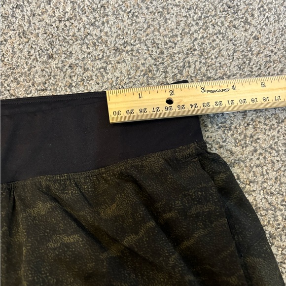 Lululemon Men’s Shorts - Picture 4 of 4